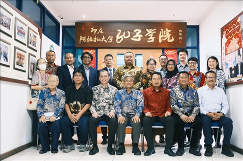 參會嘉賓合影。阿拉扎大學(xué)孔子學(xué)院供圖