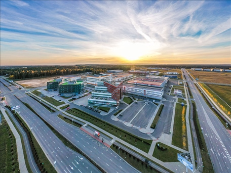 這是當(dāng)?shù)貢r(shí)間2021年10月19日在白俄羅斯首都明斯克郊區(qū)拍攝的中白工業(yè)園。