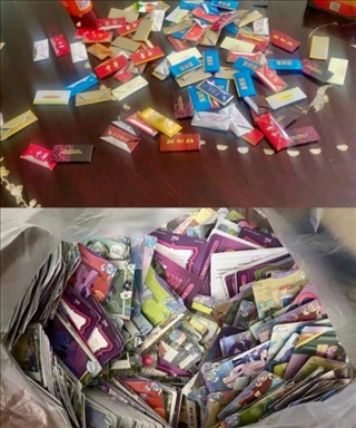 孩子們收集的煙卡、卡牌。受訪者供圖