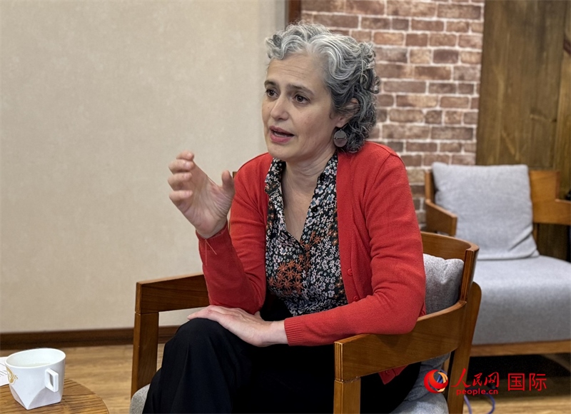 阿根廷布宜諾斯艾利斯大學(xué)社會科學(xué)院院長安娜·何塞菲娜·阿里亞斯（Ana Josefina Arias）接受人民網(wǎng)記者采訪。人民網(wǎng)記者 趙健攝