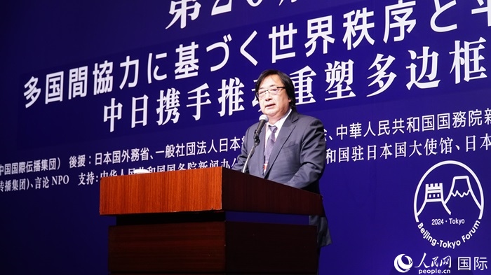 日本言論NPO理事長(zhǎng)工藤泰志宣讀《東京共識(shí)》。人民網(wǎng) 蔣曉辰攝