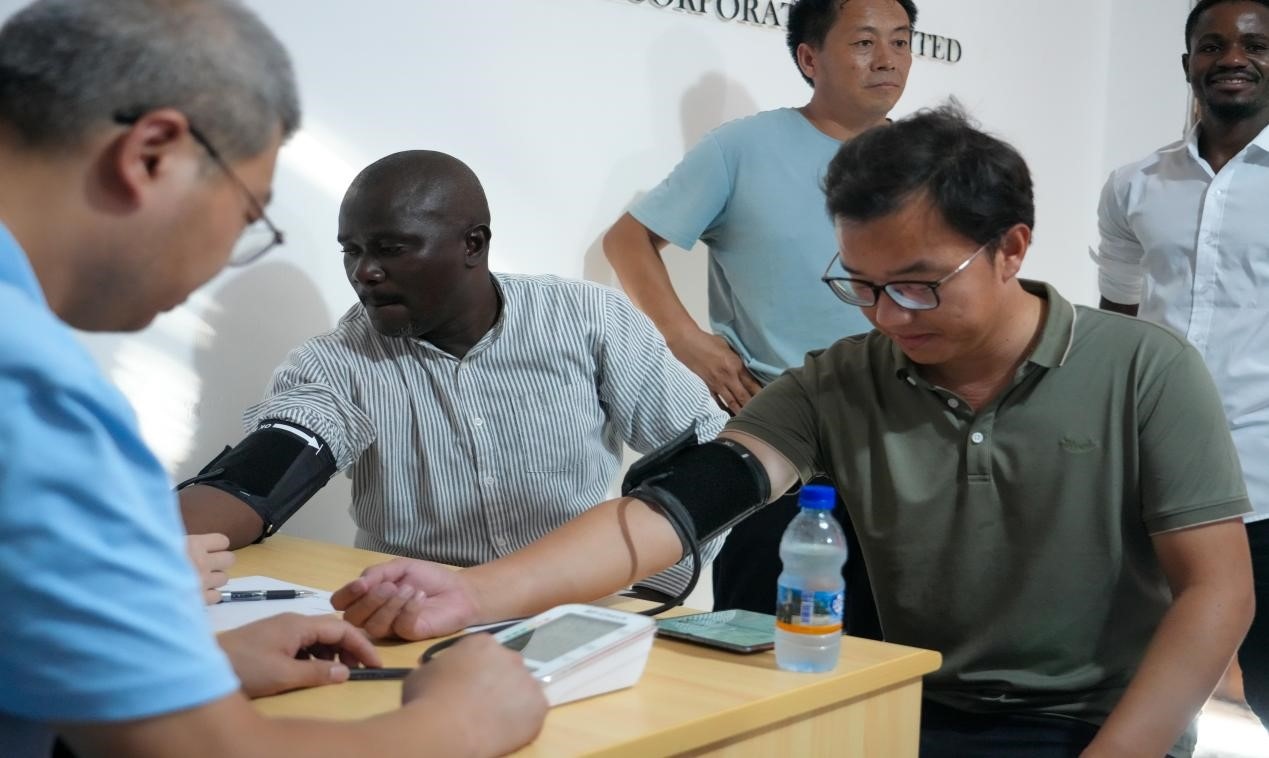 醫(yī)療隊專家診療現(xiàn)場。中國土木供圖