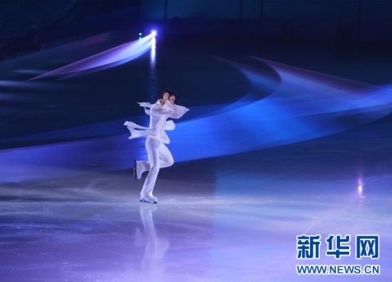 圖為羽生結弦在表演中。記者 錢錚 攝