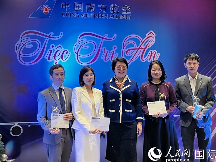 中越航司界代表在交流會上合影。人民網(wǎng)記者 楊曄攝