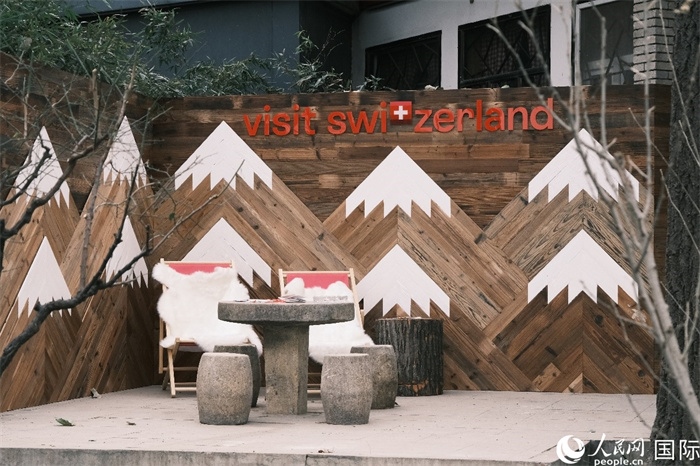 瑞士小木屋一隅，靜謐中散發(fā)出阿爾卑斯的冬日溫情。人民網(wǎng) 實習(xí)生黃睿攝