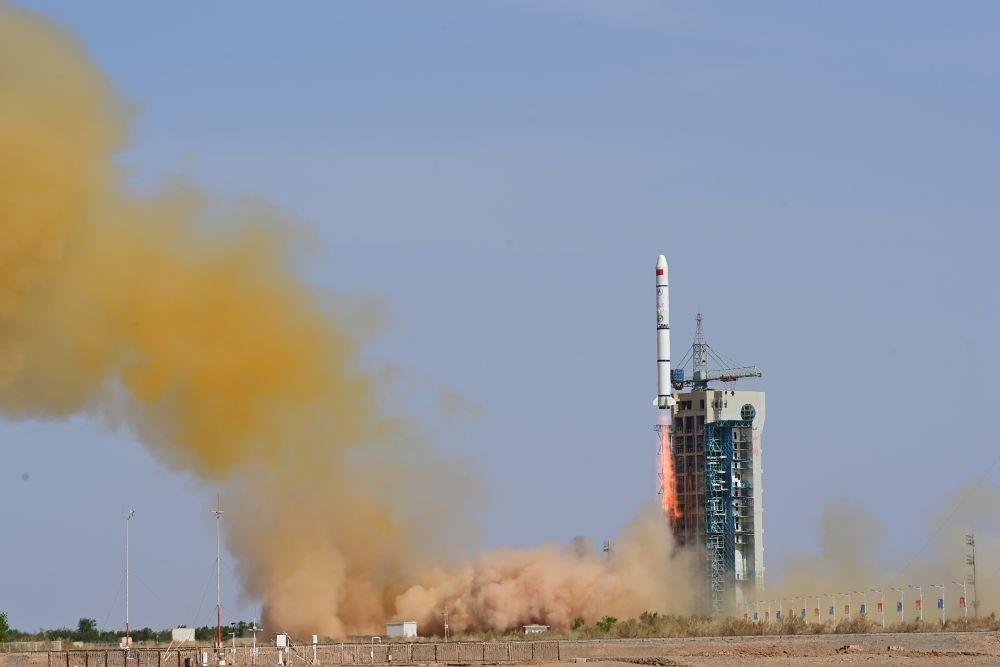 △2023年5月21日16時，我國在酒泉衛(wèi)星發(fā)射中心采用長征二號丙運載火箭，成功發(fā)射首顆內地與澳門合作研制的空間科學衛(wèi)星“澳門科學一號”。