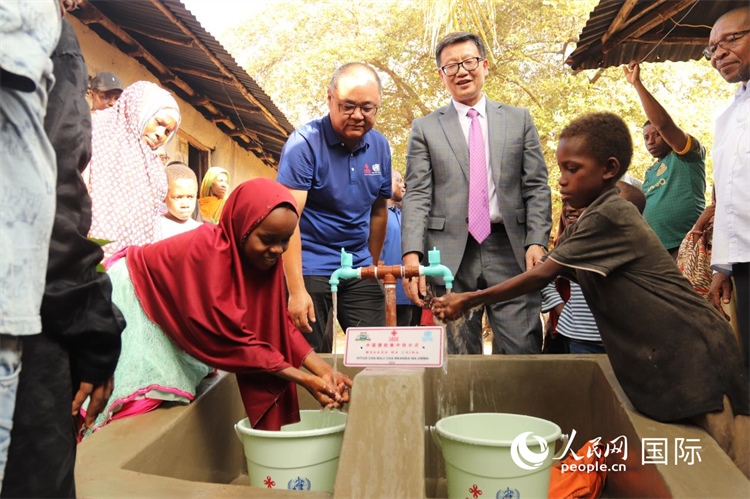 安全供水工程揭牌儀式現(xiàn)場。施亮攝