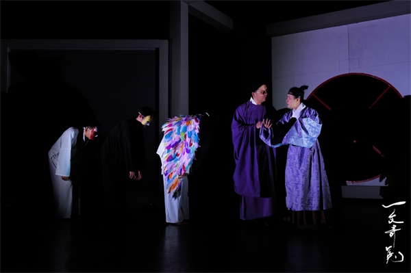 《一文奇冤》劇照。中國國家話劇院供圖