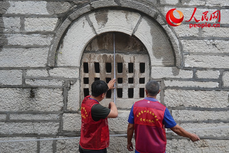 9月14日，山東青州，文物普查隊(duì)員正在實(shí)地調(diào)查。人民網(wǎng)記者 韋衍行攝