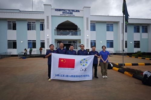 中國援桑給巴爾醫(yī)療隊(duì)在基文吉區(qū)醫(yī)院開展相關(guān)活動(dòng)。中國援桑醫(yī)療隊(duì)供圖