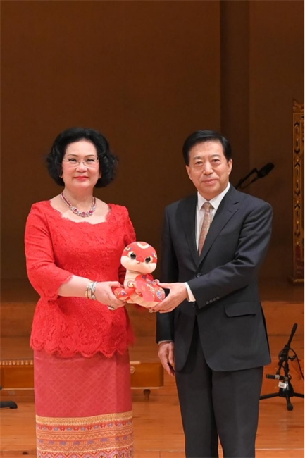 中國駐泰國大使韓志強與國際奧委會委員、泰國愛樂樂團董事會主席坤仁帕塔瑪共同出席音樂會。主辦方供圖