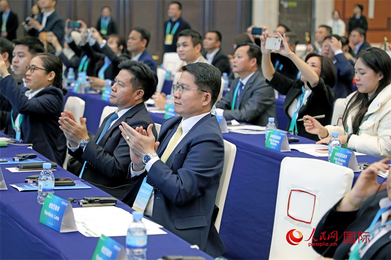 這是1月16日在南寧國際會展中心拍攝的“世界市長對話·南寧”活動現(xiàn)場。人民網(wǎng)記者 趙益普攝
