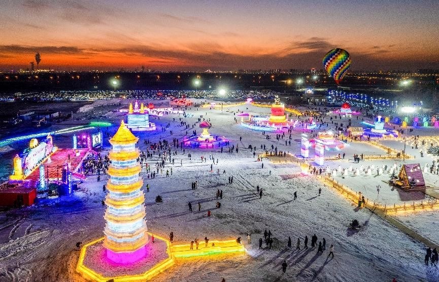 第四屆呼和浩特歡樂冰雪節(jié)活動(dòng)現(xiàn)場(chǎng)。丁根厚攝