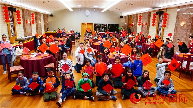 威廉蘭德小學(xué)師生活動(dòng)現(xiàn)場合影。李鑫江攝