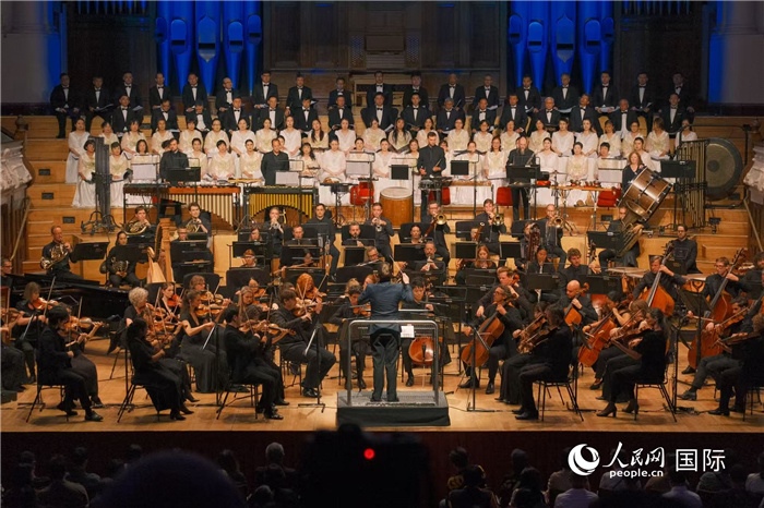 奧克蘭市政廳《空?！方豁懬莩霈F(xiàn)場。張波若攝