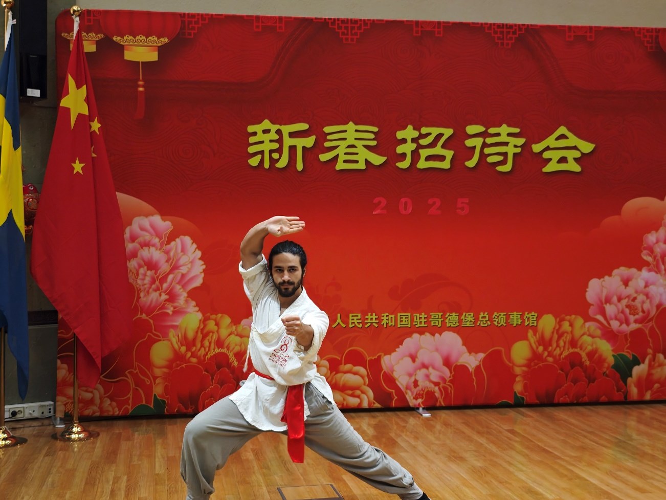 當(dāng)?shù)匚湫g(shù)愛好者的表演。中國駐哥德堡總領(lǐng)館供圖