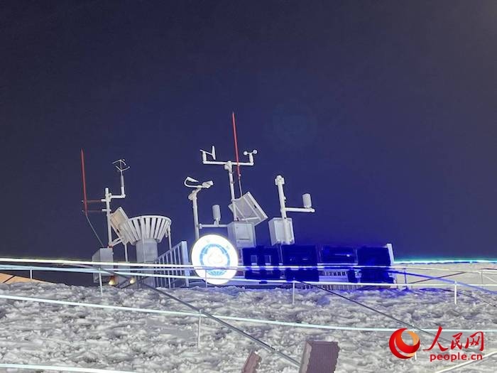 園區(qū)內(nèi)九要素自動氣象觀測站。人民網(wǎng) 高清揚攝