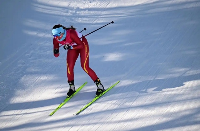 2月9日，中國(guó)隊(duì)選手巴亞尼·加林在比賽中。新華社記者 張龍攝