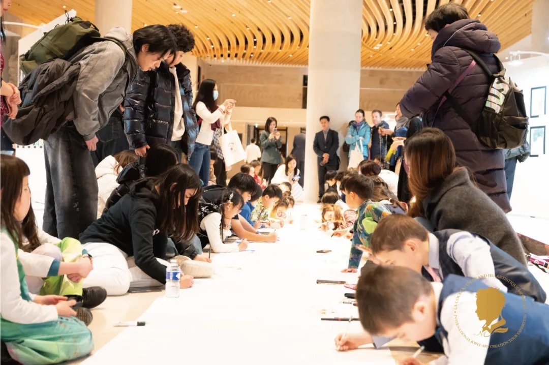 第三屆國(guó)際藝術(shù)聯(lián)創(chuàng)聯(lián)展盛大開(kāi)幕。法中交流促進(jìn)會(huì)供圖