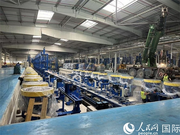 森麒麟輪胎在科技城的工廠車間。人民網(wǎng)記者 黃培昭攝