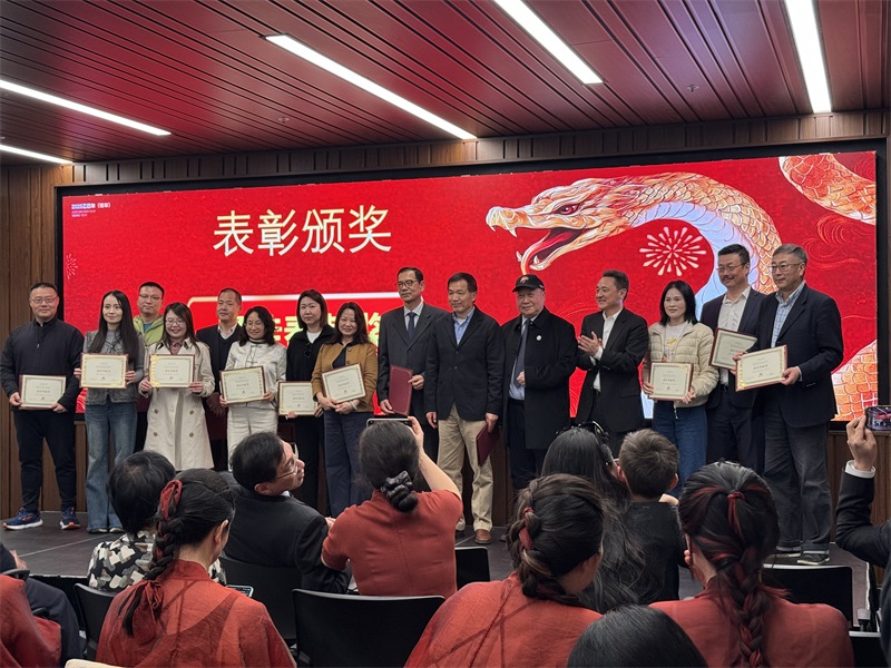 年會表彰優(yōu)秀中資企業(yè)。主辦方提供