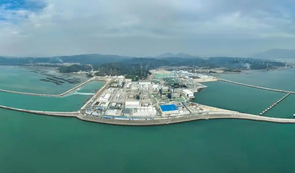 △2025年1月1日0時(shí)17分，經(jīng)過168小時(shí)滿功率連續(xù)運(yùn)行考核，漳州核電1號(hào)機(jī)組正式投入商業(yè)運(yùn)行。