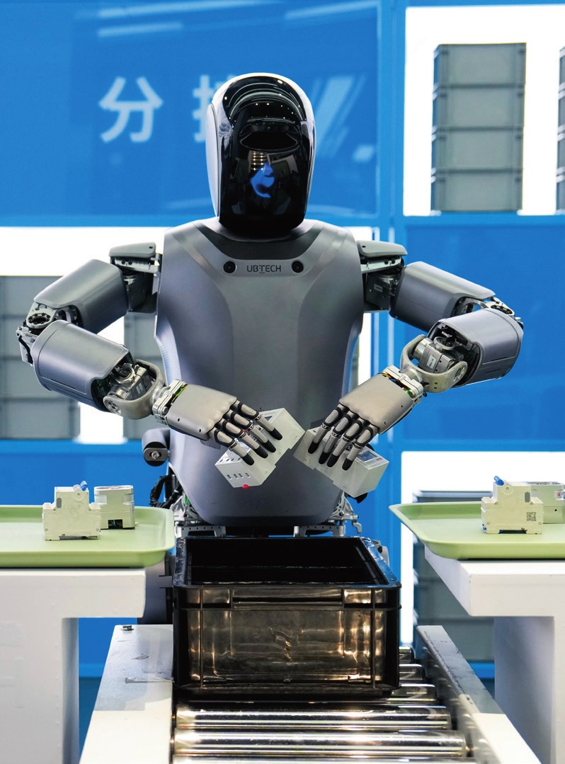 北京“機(jī)器人大世界”展示的優(yōu)必選人形機(jī)器人（2025年2月24日攝）。鞠煥宗攝/本刊