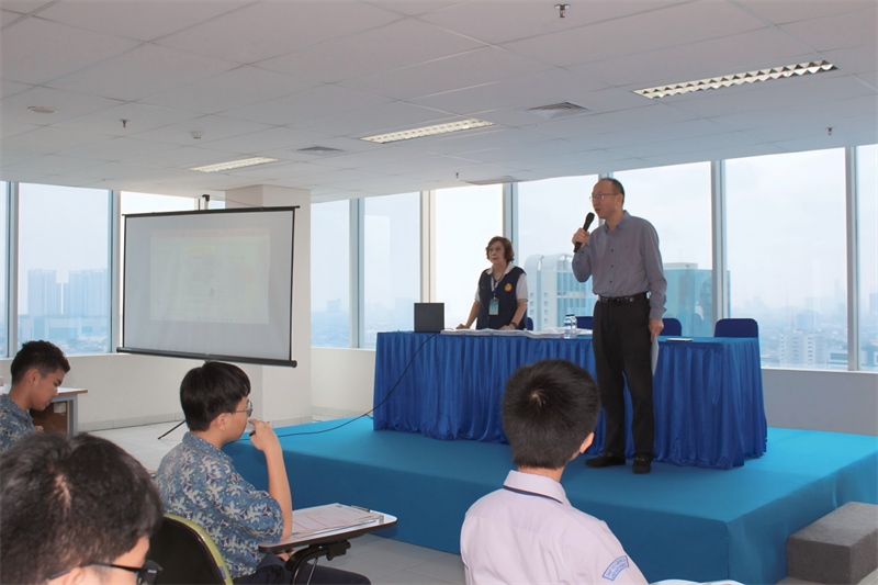 王思平參贊考前致辭。印尼雅加達華文教育協(xié)調(diào)機構(gòu)供圖