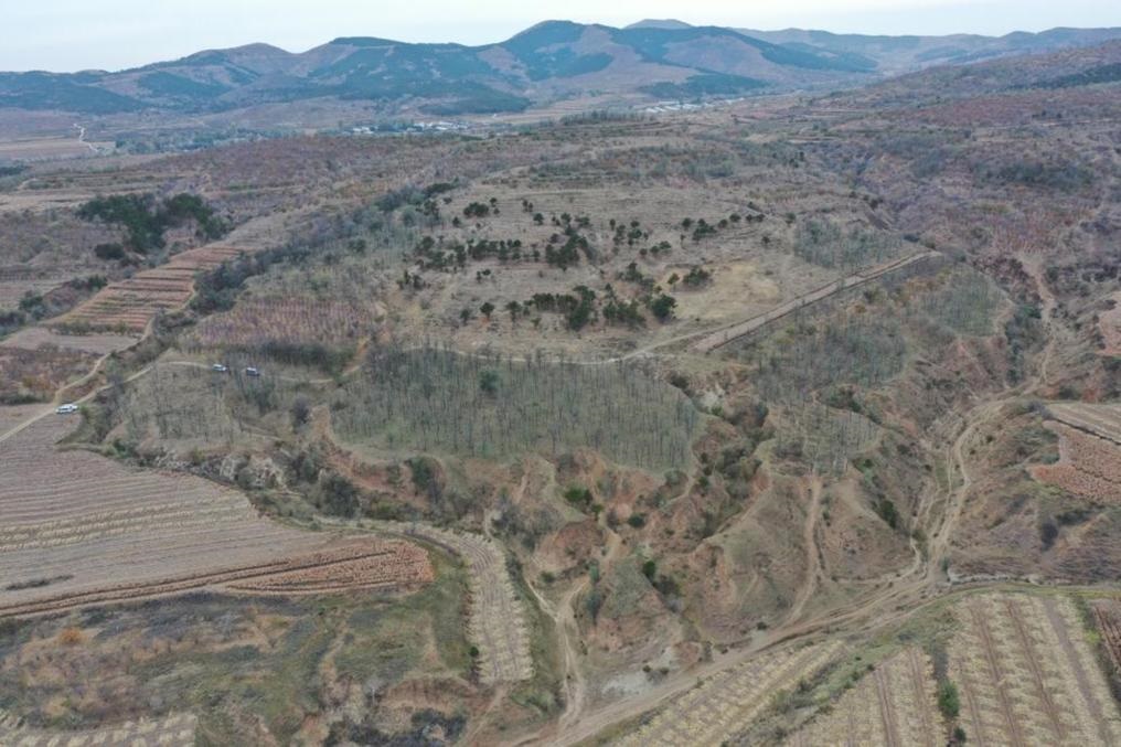 朝陽凌源無白丁遺址群（2024年11月23日攝）。新華社發(fā)（遼寧省文物考古研究院供圖）