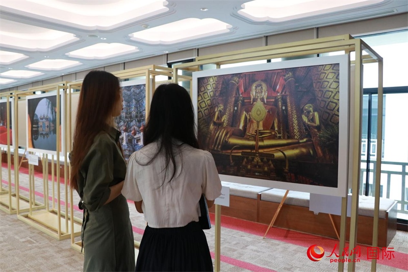 “遇見”攝影展現(xiàn)場(chǎng)。朱瀟逸攝