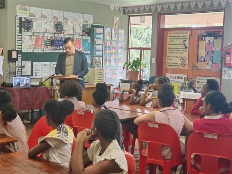 中國文化中心孔子課堂外方院長陸志雷博士發(fā)言。