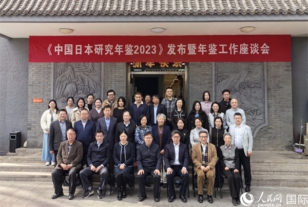 部分與會(huì)嘉賓合影留念。人民網(wǎng)記者 陳建軍攝