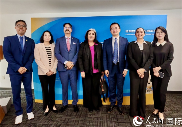 與會嘉賓合影。