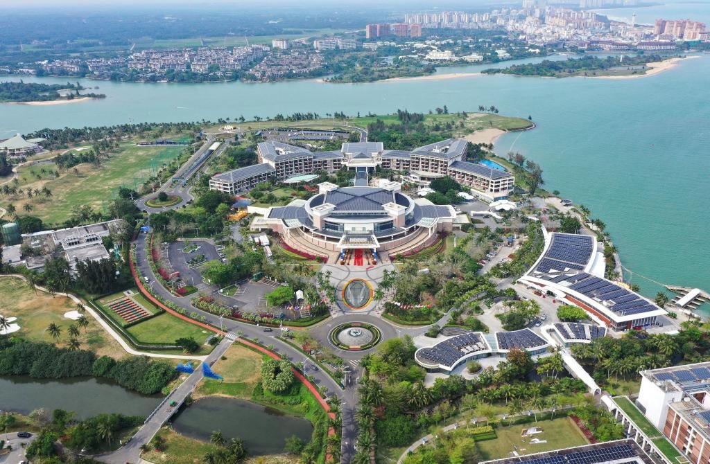 這是3月21日拍攝的博鰲亞洲論壇國(guó)際會(huì)議中心（無人機(jī)照片）。新華社記者 郭程 攝