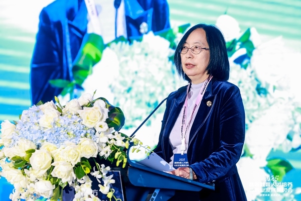 中國高等教育學(xué)會(huì)學(xué)術(shù)咨詢發(fā)展委員會(huì)委員、中國高等教育學(xué)會(huì)原副秘書長、《中國高教研究》主編王小梅。