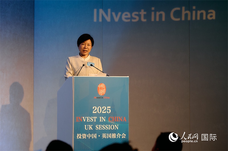 湖南省商務廳廳長龍小紅做商務工作情況推介。楊浩鵬攝。