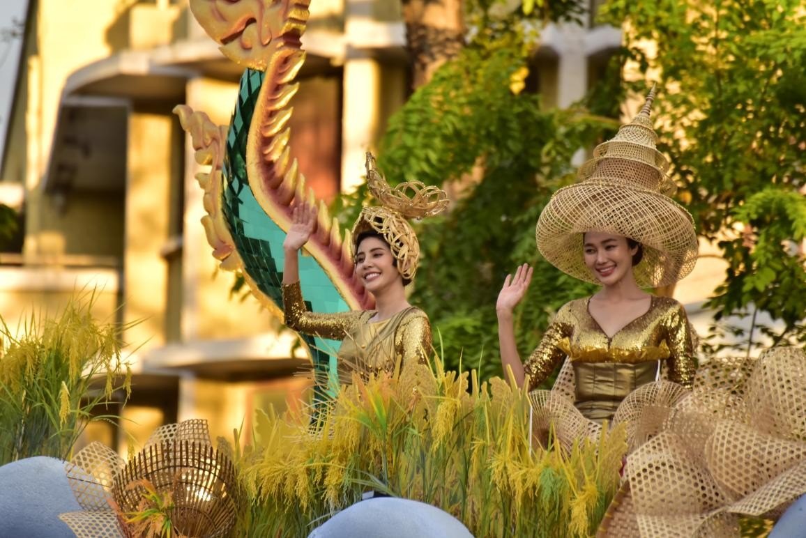 “祝福之河”花車以神龍形象象征水的神圣與豐饒，寓意祈福納祥。泰國國家旅游局供圖
