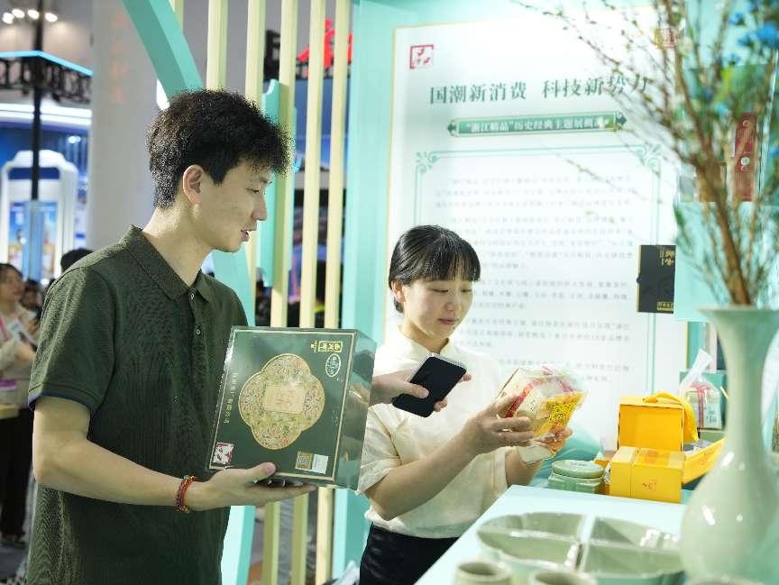 國潮新消費帶來科技文化消費新理念。人民網(wǎng)記者 張力洋攝