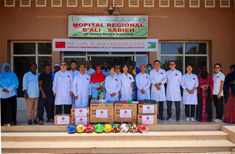 中國（山西）第23批援吉布提醫(yī)療隊(duì)在當(dāng)?shù)亻_展義診，并捐贈(zèng)一批急需藥品。中國（山西）第23批援吉布提醫(yī)療隊(duì)供圖