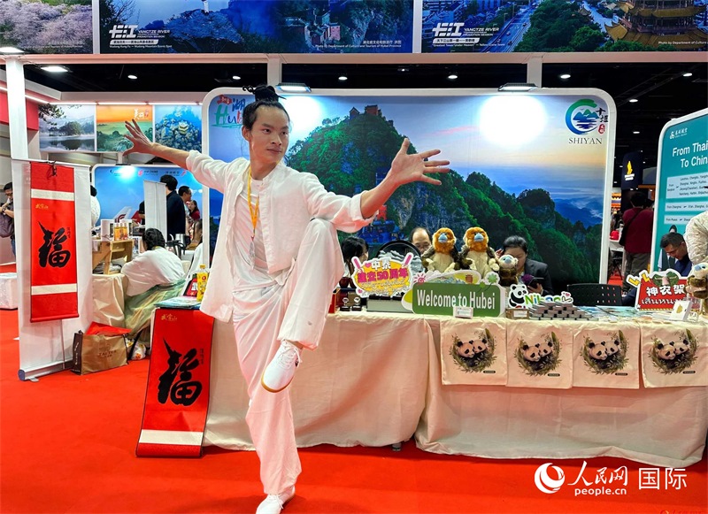 中國武當(dāng)功夫走進(jìn)東南亞，以精湛的武藝和飄逸的身姿詮釋中國武術(shù)的精髓。人民網(wǎng)記者 簡承淵攝