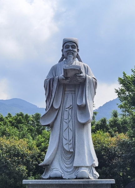 位于南平的朱熹石雕塑像。圖片來源：視覺中國