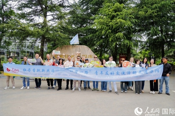 4月21日，人民網(wǎng)“一帶一路”青年友好交流活動走進(jìn)洛陽。人民網(wǎng)記者 魯揚(yáng)攝