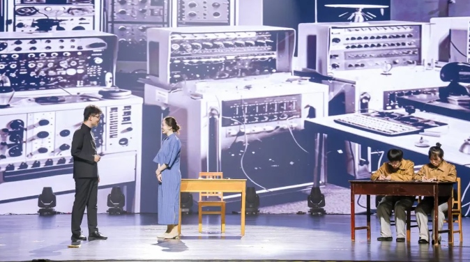 第二屆弘揚“兩彈一星”精神話劇大賽決賽現(xiàn)場。學(xué)校供圖