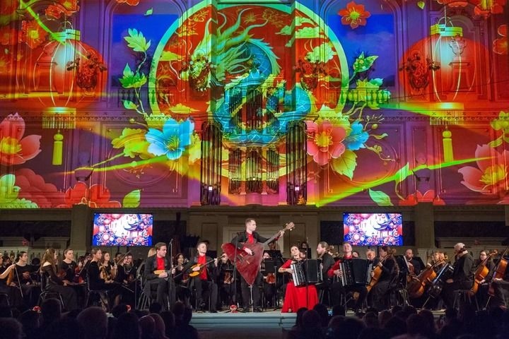 2025年2月6日，俄羅斯音樂家在圣彼得堡舉行的中俄新春音樂會上表演。新華社發(fā)（莫京娜 攝）