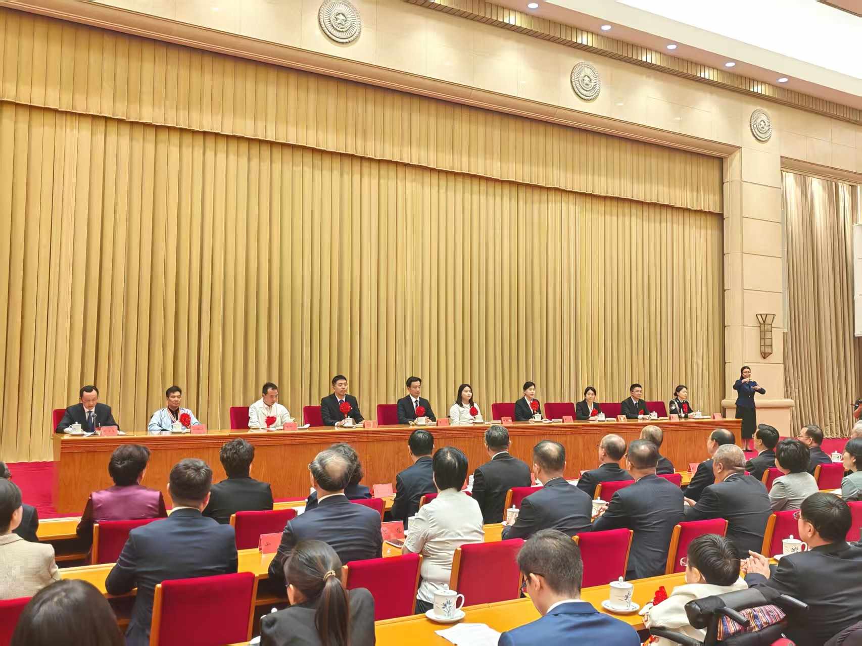 第七次全國自強(qiáng)模范暨助殘先進(jìn)事跡首場報告會現(xiàn)場。 人民網(wǎng)記者 王子鋒攝