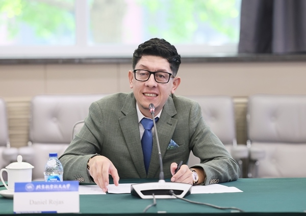 哥倫比亞教育部長丹尼爾?羅哈斯一行訪問北京航空航天大學。北航供圖