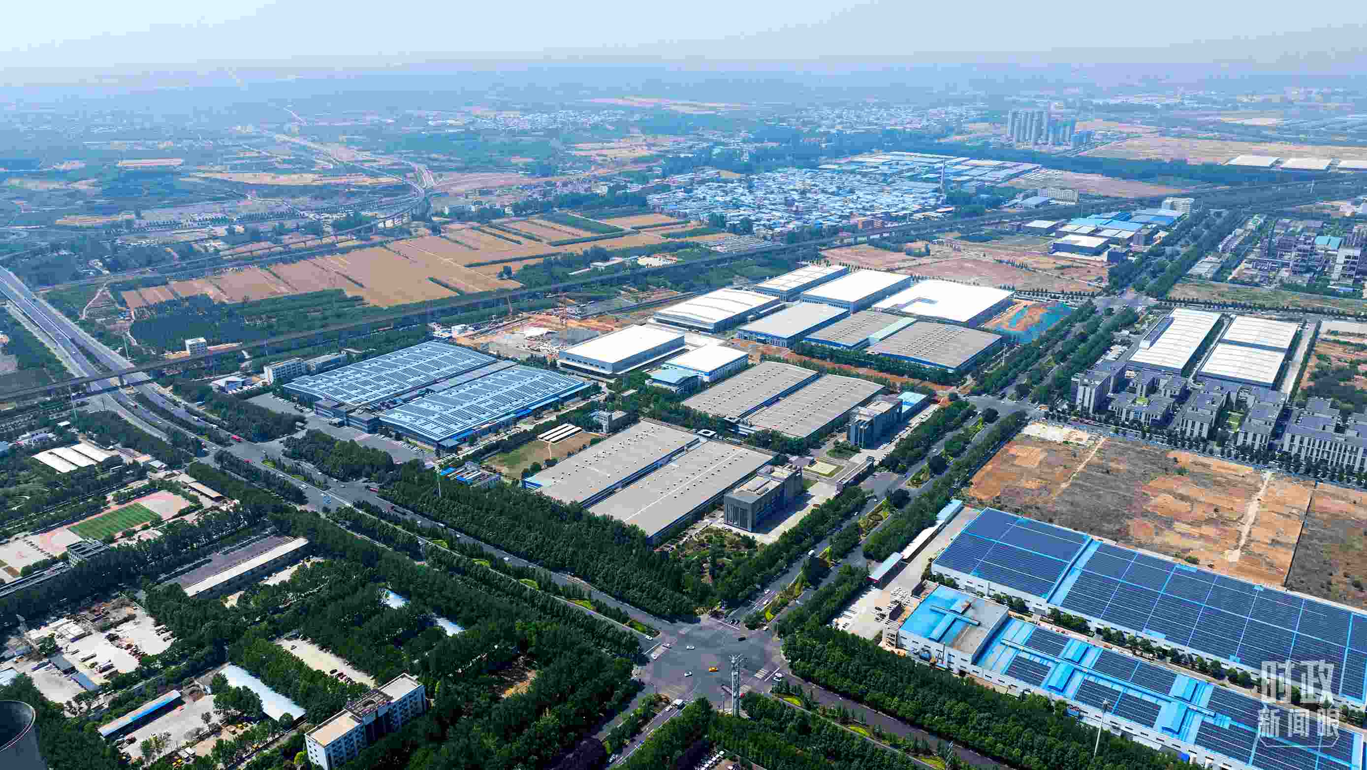 △俯瞰洛陽軸承集團(tuán)股份有限公司。（總臺央視記者范凱拍攝）