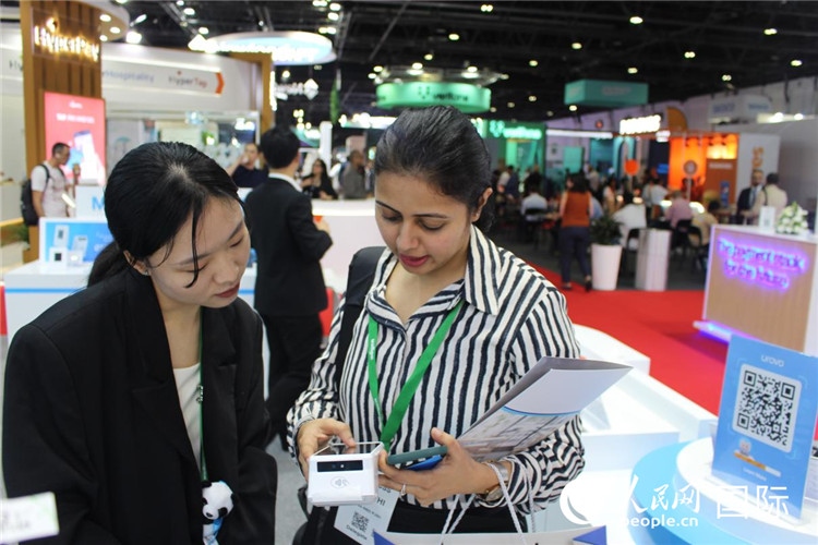 中外嘉賓交流。人民網(wǎng) 杰勒德·阿勒費爾攝