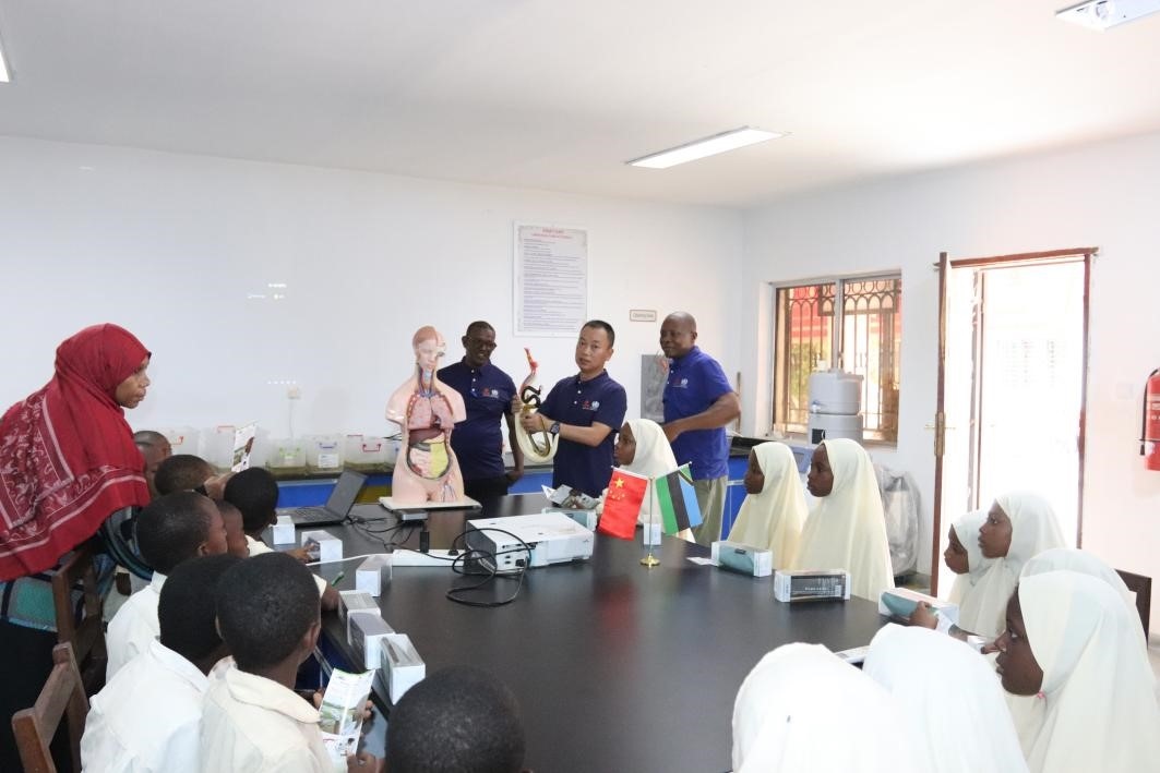 血吸蟲(chóng)病健康教育講座。施亮攝