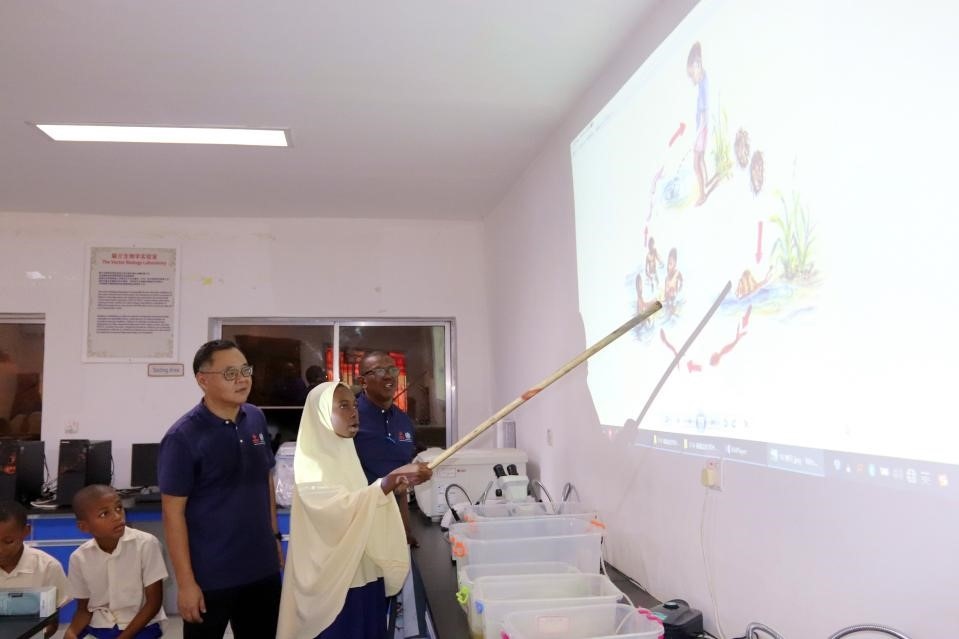 血吸蟲(chóng)病健康教育講座。施亮攝